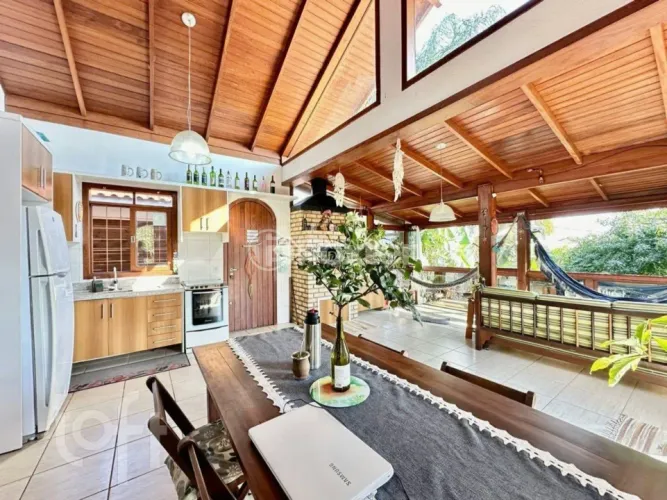Casa à venda Rua Laurindo José de Souza, Barra da Lagoa - Florianópolis