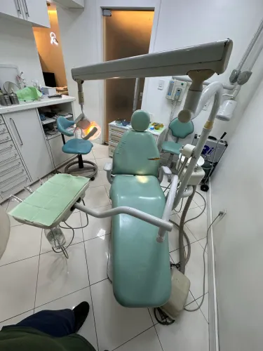 Cadeira odontológica Gnatus consultório ( equipo)