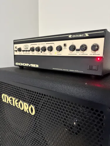 Amplificador Meteoro profissional para contrabaixo 