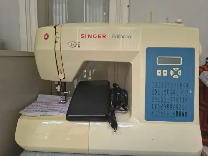 Máquina de costura Singer brilliance 