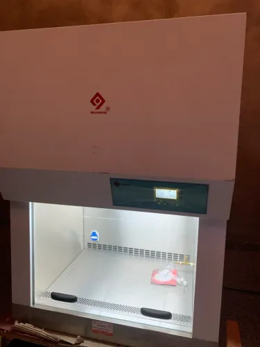 Capela ou Cabina de fluxo unidirecional vertical Q216F20M