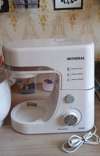 Batedeira Planetária Mondial 700W Seminova