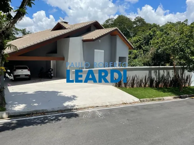 CASA EM CONDOMÍNIO - CONDOMÍNIO ARUJÁ 5 - SP