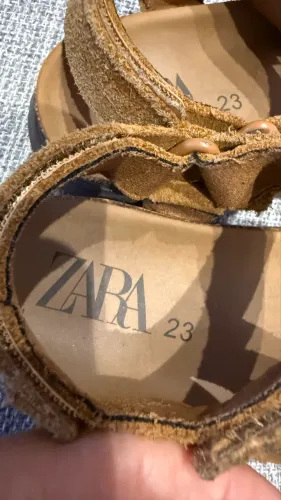 Sandália infantil- Zara