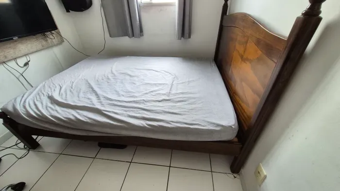 Cama de Casal de Madeira