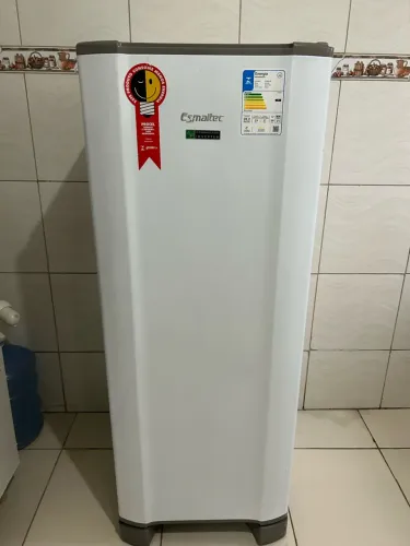 Geladeira Esmaltec 1 porta 245 litros branca 