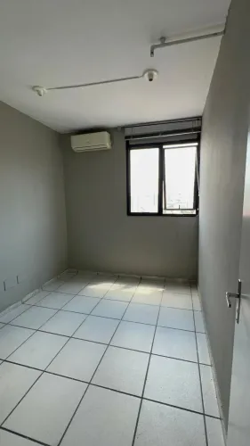 Sala comercial na Rua Alfredo Pujol, 545 - 78  44 m²