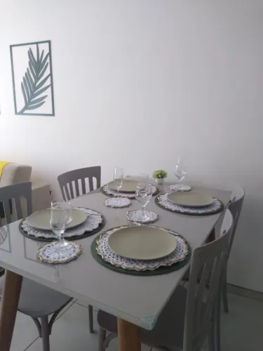 Mesa de jantar c/tampo de vidro off white - 1,30m x 80 cm
