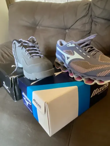 Vendo Mizuno , botinha da oakley