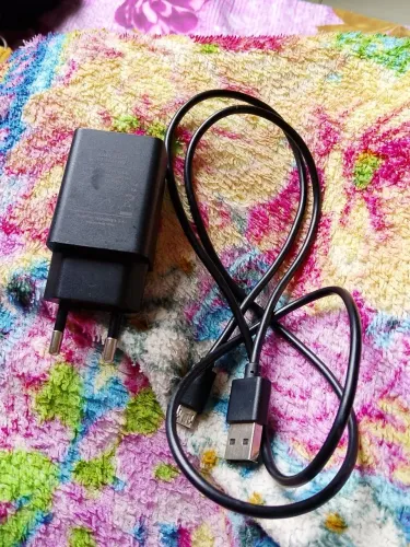 vendo um carregador USB