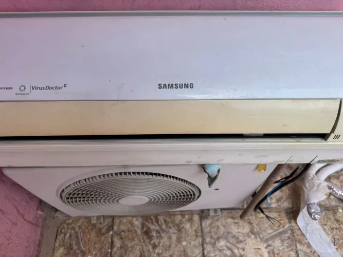 Ar condicionado pra vender semi novo preço negociável 9 Mil Btu já com suporte e tubulacao