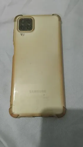 Eu tou vendendo um celular galeyx 12 usando condições boa 