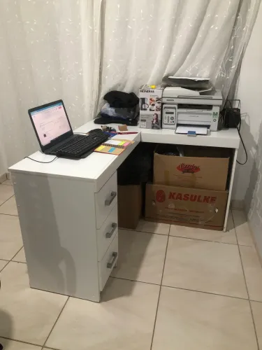 Escrivaninha com cadeira giratória regulagem de altura