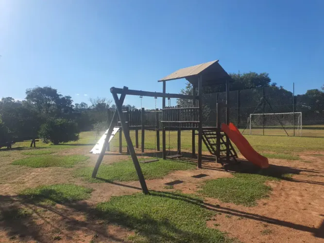Terreno a venda no condomínio Recanto dos Nobres II em Agudos-SP.
