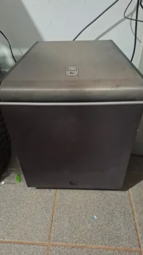 JBL E5250P. Duas caixas de som . Altura 46cm,40 largura, comprimento 43cm.220 v.