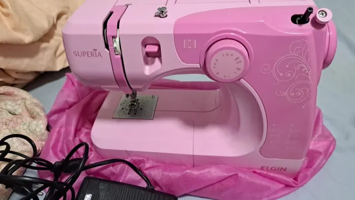 Maquina de costura Elgin portátil