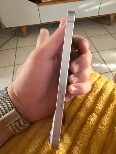 iPhone 14 126 gigas 76% de bateria 