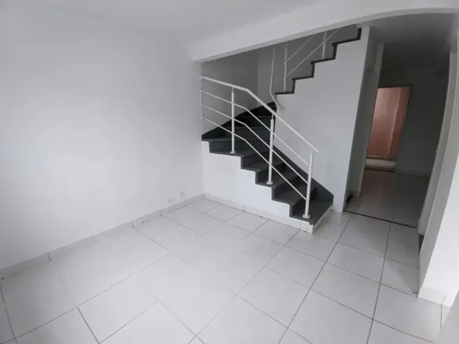 Sobrado com 3 dormitórios para alugar, 70 m² por R$ 2.873,00/mês - Monte Castelo - São Jos