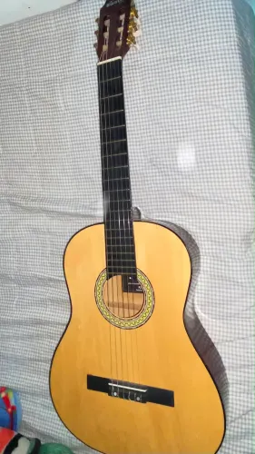 Vendo um lindo Violão
