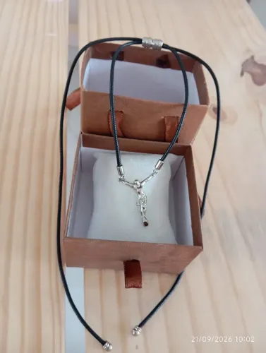 COLAR CRISTO QUEREIRO AÇO INOX COM CORDÃO PRETO