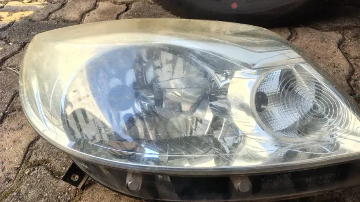 Vendo Farol Original do Sandero 2012 LD Direito