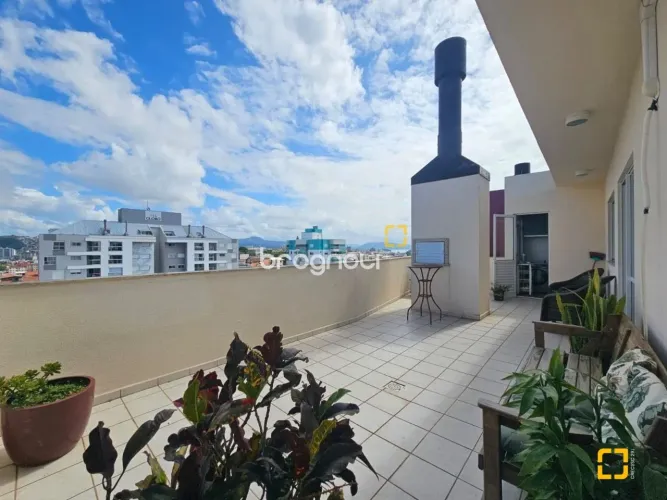 Cobertura plana, com 2 garagens, para venda no bairro Capoeiras, na Cidade de Florianópoli