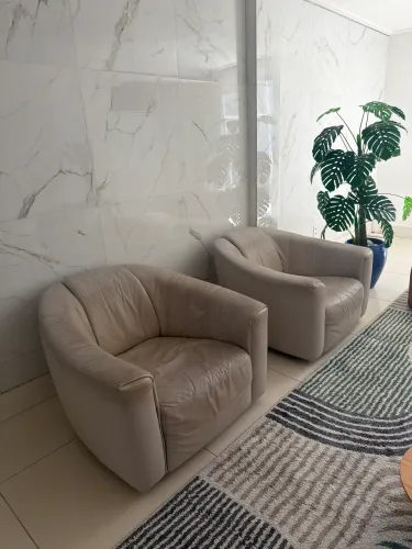 Poltronas de couro Legítimo