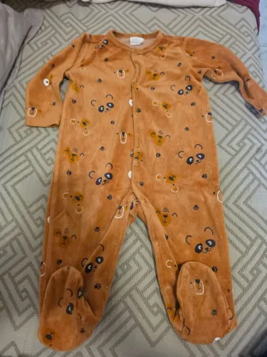 Macacão de pezinho 9 a 12 meses (73cm - 76cm)<br>Tamanho 9 as 12 meses <br>( 73 a 76 cm )