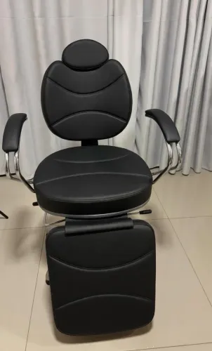 Cadeira Salão/Maca Estética / Tatuagem / Podologia Preta Cromada - Reclinável - Semi Nova