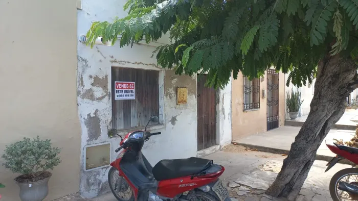 Casa para reforma ou terreno em jaguaruana!!
