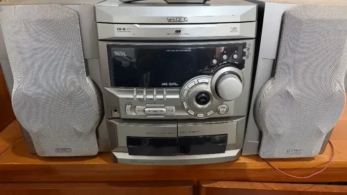 Aparelho de som TOSHIBA 1 som 2 caixas de som