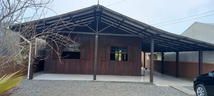 Venda casa de madeira (cambará) em Itapoá/SC, ou Permuta (troca)