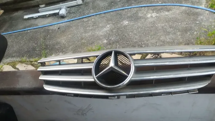 Grade frontal mercedes B200