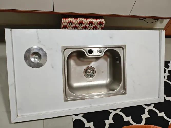 Vendo Pia de porcelanato.