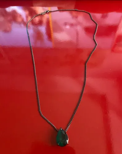 cordão em ródio com pingente zircônia verde 45cm