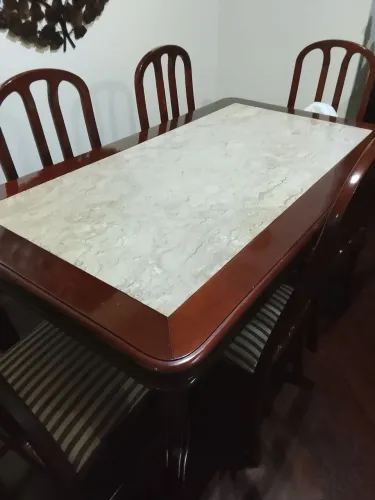 Mesa de jantar 6 lugares.