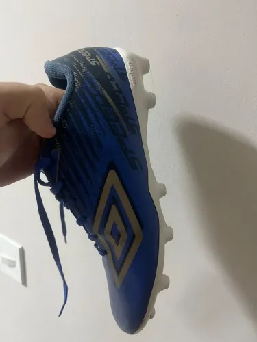 Vendo chuteira original umbro