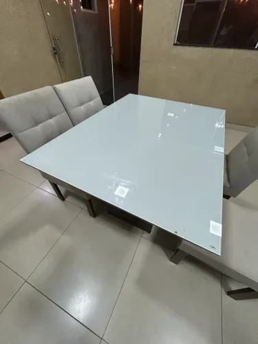 Mesa com 4 cadeiras - 400,00