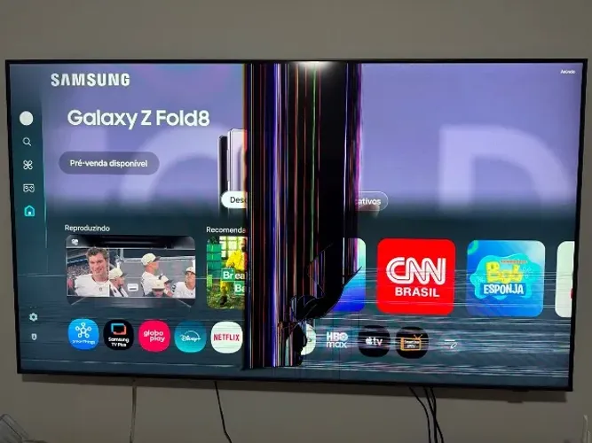 TV Samsung 75" Crystal UHD 4K 75CU8000 - tela quebrada - ideal para peças