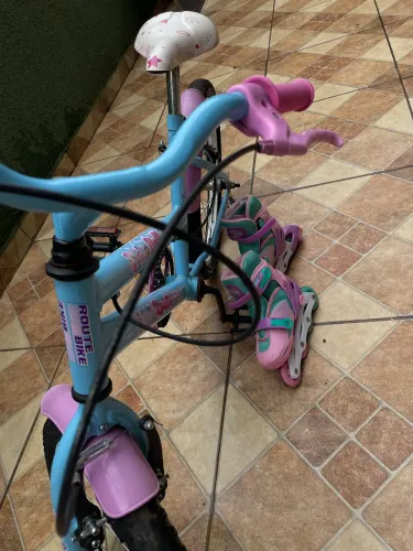 Bicicleta e patins