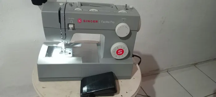 Máquina de costura facilitar pro 4423