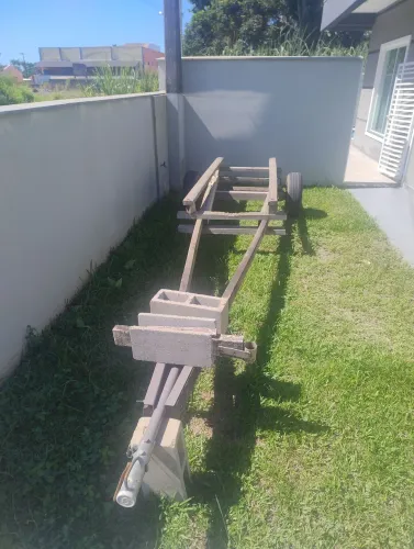 Carreta de encalhe de madeira 