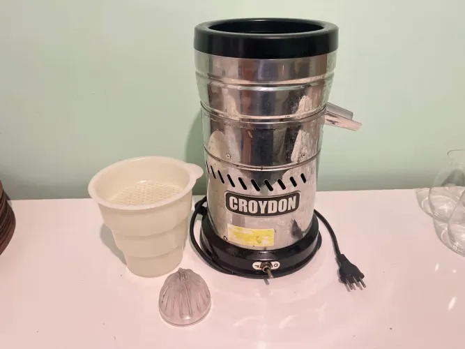 Extrator de suco industrial. EXCELENTE