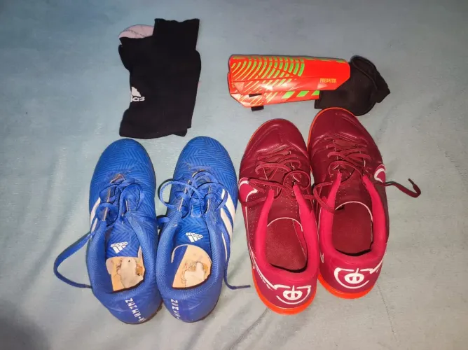 Chuteiras Adidas, Nike e Acessórios (Olhar Descrição)
