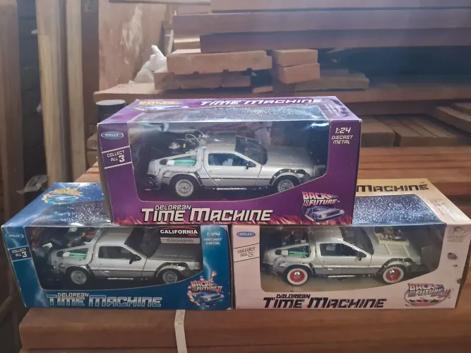 Miniatura de Carrinho e miniatura de boneco