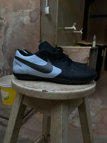 Chuteira Society Nike Tiempo
