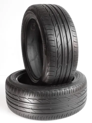 Pneus 225/45r17 Bridgestone BMW 320i 325i 118i Mercedes A200 CLA C180 Audi A3 Excelentes