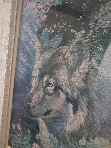 Vende-se 2 quadros de quebra cabeça, na moldura. Um com 2 mil peças e outro com 3mil peças
