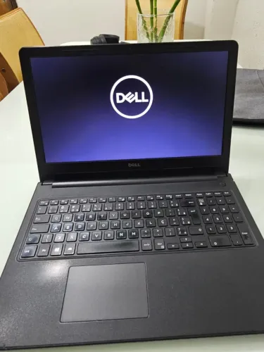 Dell inpiron 15 I5 8GB de RAM SSD 220GB