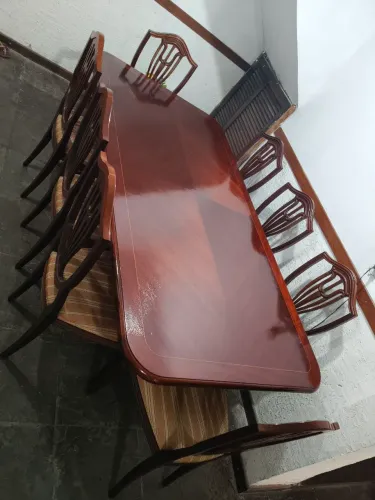 mesa de jantar estilo inglês/lira com 8 cadeiras em madeira nobre pés em bronze antigo